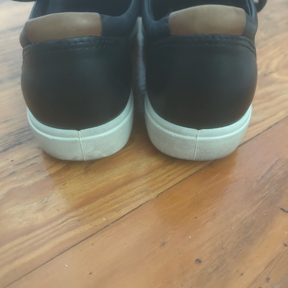 Ecco Black Soft leather Gortex Sneakers, Size 5, Rubber Soles. Worn 1/2 dz times - Picture 8 of 15